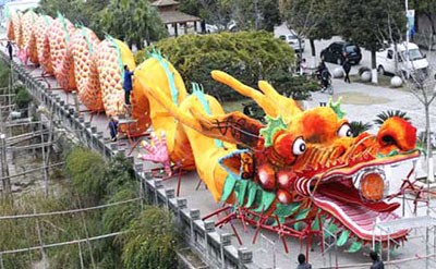 Không khí đón năm rồng rộn ràng khắp 5 châu ảnh 2 Không khí đón năm rồng rộn ràng khắp 5 châu ảnh 2