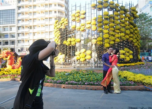 Tưng bừng khai mạc đường hoa Nguyễn Huệ ảnh 32