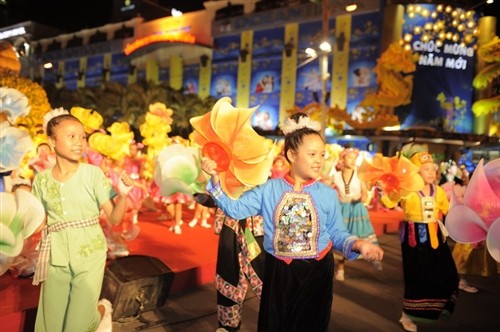 Tưng bừng khai mạc đường hoa Nguyễn Huệ ảnh 1 Tưng bừng khai mạc đường hoa Nguyễn Huệ ảnh 1