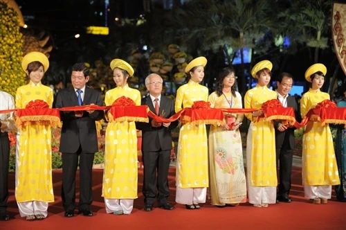 Tưng bừng khai mạc đường hoa Nguyễn Huệ ảnh 3