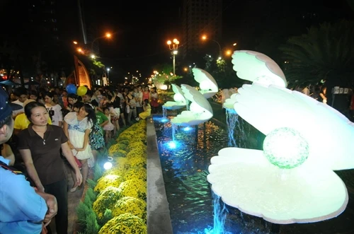 Tưng bừng khai mạc đường hoa Nguyễn Huệ ảnh 10