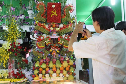 Độc đáo trái cây hóa rồng năm Nhâm Thìn ảnh 1