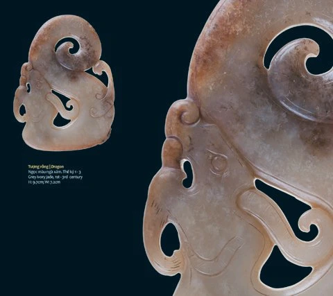 Tượng rồng được làm bằng ngọc màu ngà xám. Thế kỷ 1 - 3---