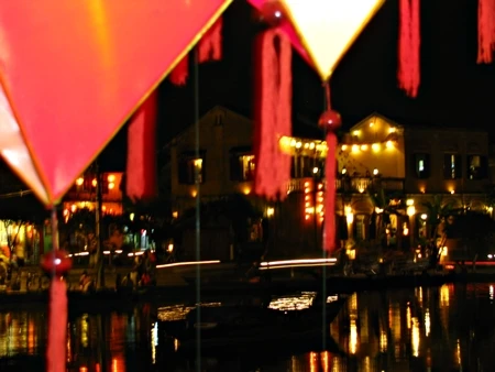 Rực rỡ sắc màu đèn lồng trong đêm giao thừa ảnh 2