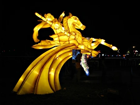 Rực rỡ sắc màu đèn lồng trong đêm giao thừa ảnh 20