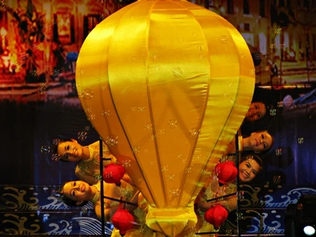 Rực rỡ sắc màu đèn lồng trong đêm giao thừa ảnh 26