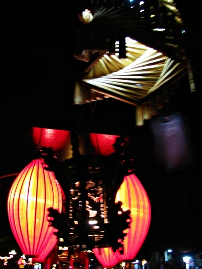 Rực rỡ sắc màu đèn lồng trong đêm giao thừa ảnh 9