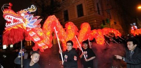 Người châu Á hân hoan đón mừng năm mới Nhâm Thìn-2012 ảnh 20