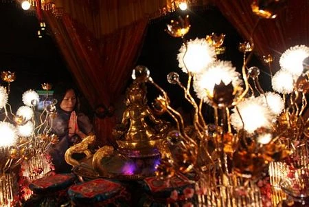 Người châu Á hân hoan đón mừng năm mới Nhâm Thìn-2012 ảnh 7