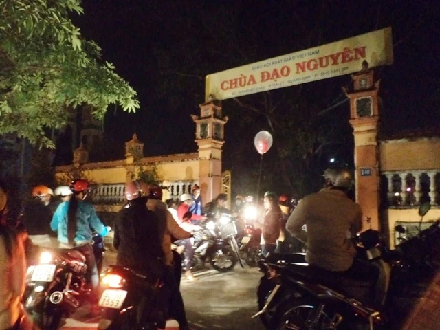 trước cổng chùa Đạo Nguyên.JPG