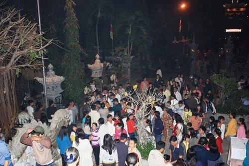 Nô nức đi lễ chùa đầu năm ảnh 1 Nô nức đi lễ chùa đầu năm ảnh 1
