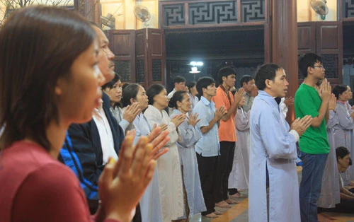 Nô nức đi lễ chùa đầu năm ảnh 3 Nô nức đi lễ chùa đầu năm ảnh 3
