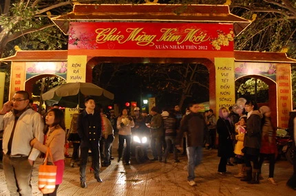 Ngày đầu năm, nhiều ngôi chùa ở Thủ đô đã quá tải