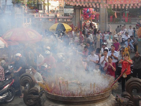 Mồng Một xuất hành tìm sự khác biệt chùa Bắc, Trung, Nam ảnh 4 images831961_5.jpg