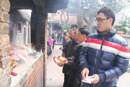 Ngày đầu năm, nhiều ngôi chùa ở Thủ đô đã quá tải