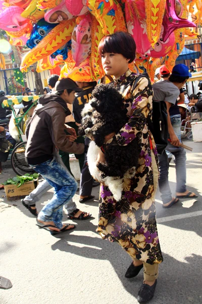 Duyên dáng áo dài đi lễ chùa ảnh 7