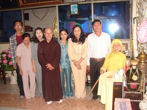 Lãnh đạo Quận ủy, UBND, UBMTTQ Q.Thủ Đức-TP.HCM do ông Ngô Thành Lợi, Phó bí thư quận ủy dẫn đầu đến thăm, chúc tết HT.Thích Trí Tịnh, trụ trì chùa Vạn Đức sáng mùng 3 Tết Nhâm Thìn. Lãnh đạo Quận ủy, UBND, UBMTTQ quận Thủ Đức-TPHCM do ông Ngô Thành Lợi, Phó bí thư quận ủy dẫn đầu đã đến viếng thăm chúc tết Hòa Thượng Thích Trí Tịnh, Chủ tịch Hội đồng trị sự TW giáo hội PGVN, trụ trì chùa Vạn Đức sáng mùng 3 tết Nhâm Thìn.