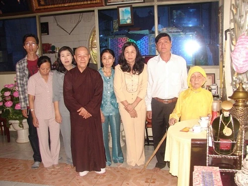 Lãnh đạo Quận ủy, UBND, UBMTTQ quận Thủ Đức-TPHCM do ông Ngô Thành Lợi, Phó bí thư quận ủy dẫn đầu đã đến viếng thăm chúc tết Hòa Thượng Thích Trí Tịnh, Chủ tịch Hội đồng trị sự TW giáo hội PGVN, trụ trì chùa Vạn Đức sáng mùng 3 tết Nhâm Thìn.