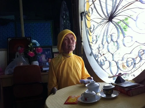 Hòa Thượng Thích Trí Tịnh, đã 96 tuổi nhưng vẫn còn minh mẫn.