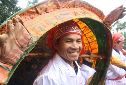 Nhích từng bước trong “biển người” đổ về khai hội chùa Hương ảnh 7 Nhích từng bước trong “biển người” đổ về khai hội chùa Hương ảnh 7