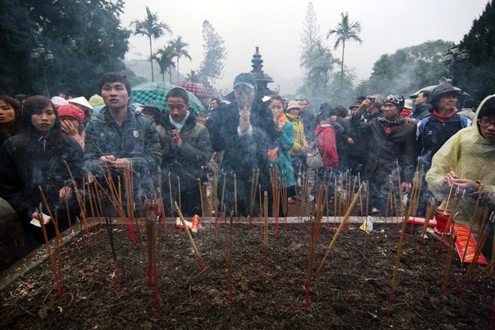 Sau lễ khai mạc, người dân