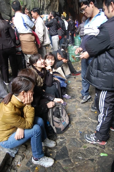 Chùa Hương không có chỗ chen chân trước Rằm tháng giêng