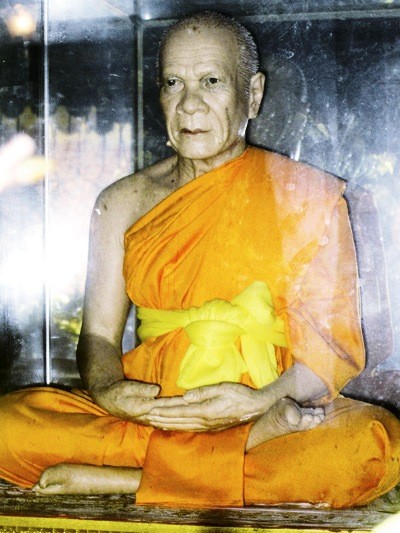 Pho tượng được đồn thổi tự dưng... 'mọc tóc' 02_jpg.jpg