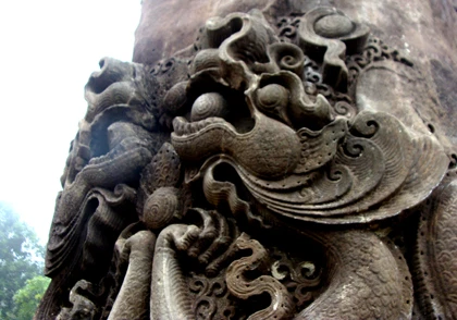 Những nét chạm khắc tinh xảo.