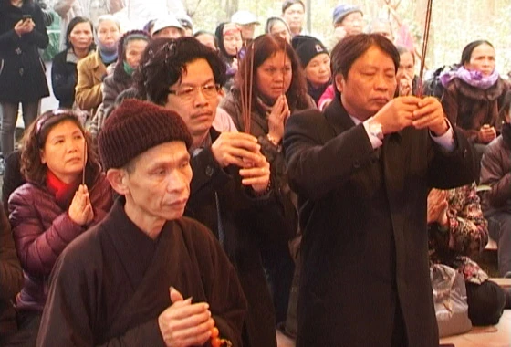 Đông đảo bệnh nhân và Phật tử khắp nơi cùng về đây thắp thêm nén hương, để mong cho linh hồn những người quá cố được an lạc nơi cõi Phật. Giờ đây những người mắc bệnh phong và con cái họ luôn nhận được quan tâm của toàn xã hội cả về vật chất lẫn tinh thần - trước cách mạng tháng Tám cuộc sống của những người mắc bệnh phong luôn mong manh như những hạt sương sớm bởi nạn kỳ thị, hắt hủi của những người xung quanh.