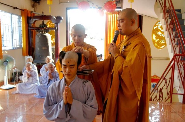 Cuốn sổ đời tên tuổi đã bôi… ảnh 1 ảnh Thế phát.jpg