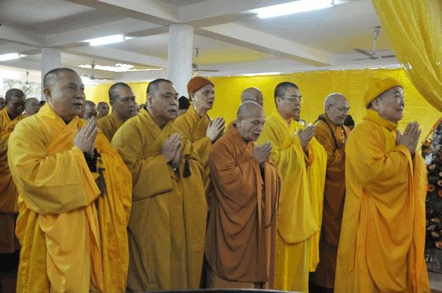 Chùm ảnh về Lễ húy kỵ Đức Đệ nhị Pháp chủ GHPGVN ảnh 22 dsc_0206_640x425_1_640x425_580344936_jpg.jpg