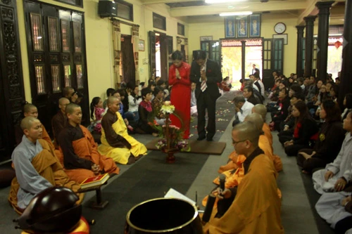 Một lễ hằng thuận (đám cưới - PV) theo đúng nghi thức và lời Đức Phật dạy.