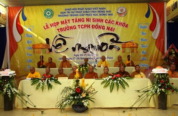 hop-mat-tang-ni-snh-phat-hoc-dong-nai (10).JPG