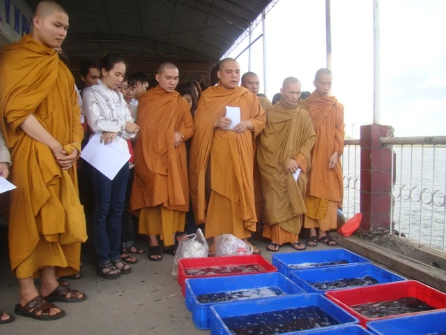 CLB Nhân Sinh phóng sinh ảnh 1 DSC00325.JPG