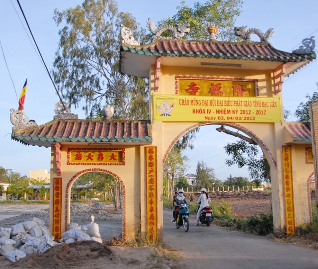 TP.Bạc Liêu rực rỡ sắc cờ chào mừng ĐHĐBPG ảnh 2 BTN_0001 (640x543).jpg