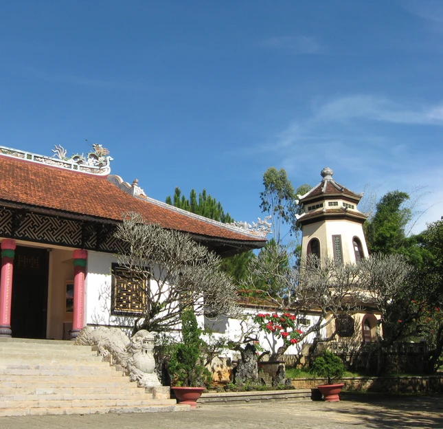 Chùa Linh Sơn - Đà Lạt. Ảnh tư liệu Linh_Son_Pagoda_08.JPG