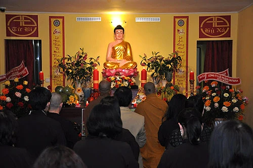 Lễ An vị Phật tại Niệm Phật đường Giác Minh mới được tu bổ trong chợ