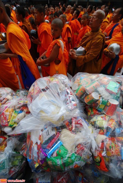 Chùm ảnh: Lễ đặt bát cúng dường 22.600 vị sư ảnh 16