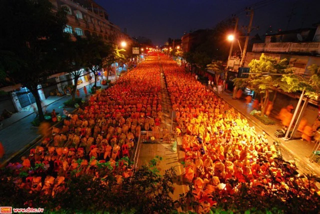 Chùm ảnh: Lễ đặt bát cúng dường 22.600 vị sư ảnh 1