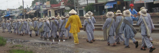 Ảnh Thiên thần quét lá.jpg