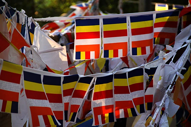 Buddhist-Flags.jpg