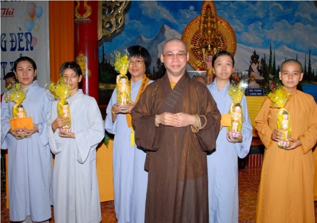 Thi Lồng đèn Phật đản25.JPG