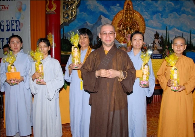 Thi Lồng đèn Phật đản25.JPG