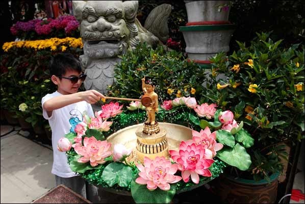 Tháng Tư về lung linh... ảnh 1 tam-phat-tai-hong-kong.jpg