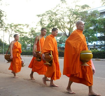 “Giác ngộ” ở Viêng Chăn ảnh 1 10_GiacngoViengChan1.jpg