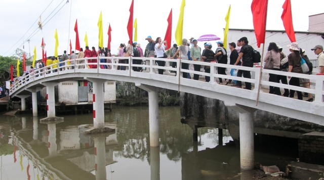 Khánh thành cầu Hữu Nghị xã Vĩnh Thành.JPG