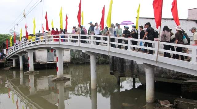 Khánh thành cầu Hữu Nghị xã Vĩnh Thành.JPG