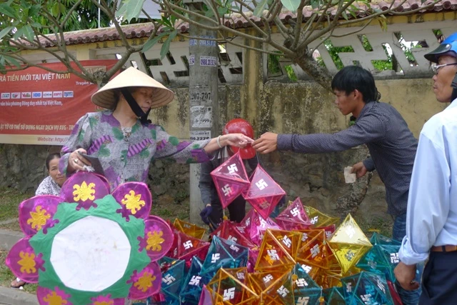 Lồng đèn PĐ ở Huế05.JPG