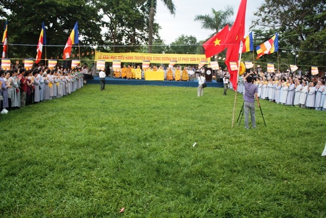 Thừa Thiên-Huế: Diễu hành thuyền hoa Kính mừng Phật đản ảnh 2