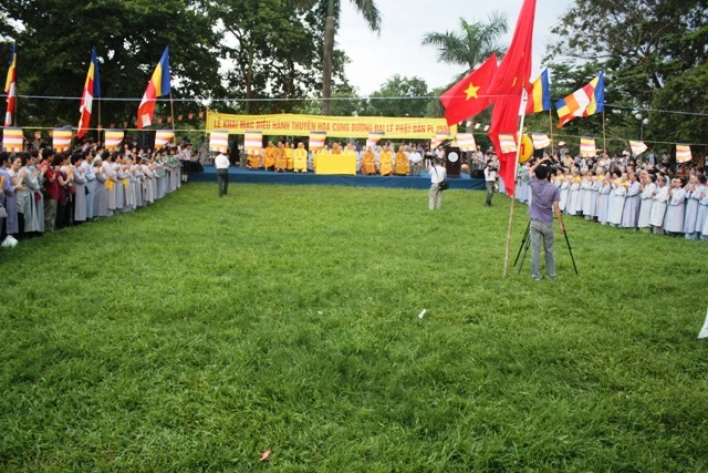 Thừa Thiên-Huế: Diễu hành thuyền hoa Kính mừng Phật đản ảnh 2